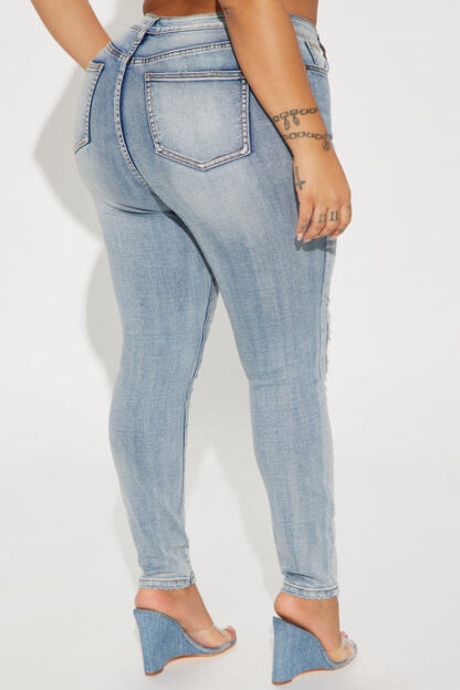 Jeans Ajustados con Desgaste y Tinte Oscuro - Image 12