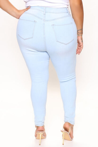 Jeans Ajustados con Detalles Rasgados y Tiro Alto - Image 6