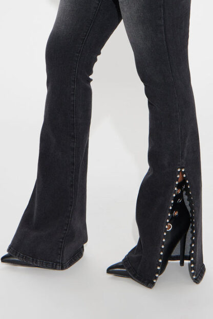 Jeans Bota Ancha con Detalles Brillantes en Lavado Negro - Image 3