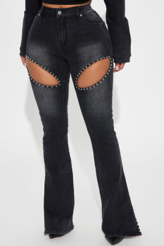 Jeans Bota Ancha con Detalles Brillantes en Lavado Negro