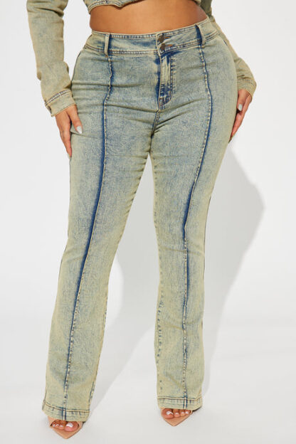 Jeans ajustados de tiro alto con detalle de costura - Image 4
