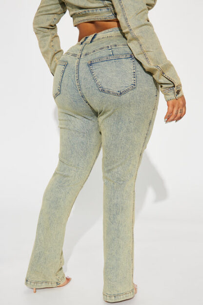 Jeans ajustados de tiro alto con detalle de costura - Image 6