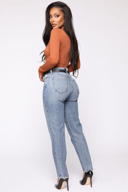 Jeans de Cintura Alta Estilo Mom - Lavado Medio - Image 5